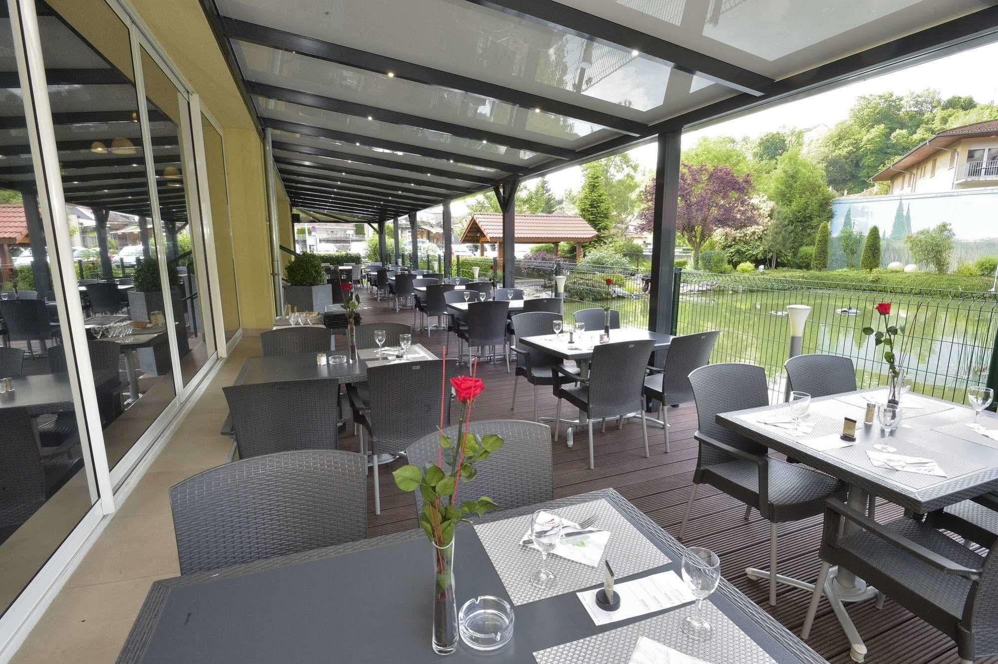 Hôtel Aster Restaurant Aux Arcades Briey Exterior foto